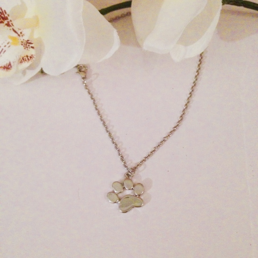 NWT Cute Paw Necklace